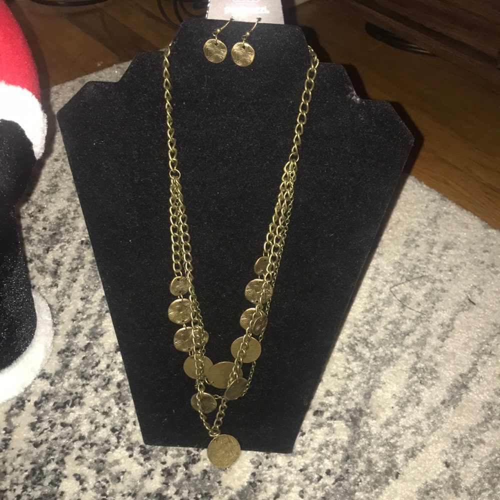 Free paparazzi jewelry with any Purchase